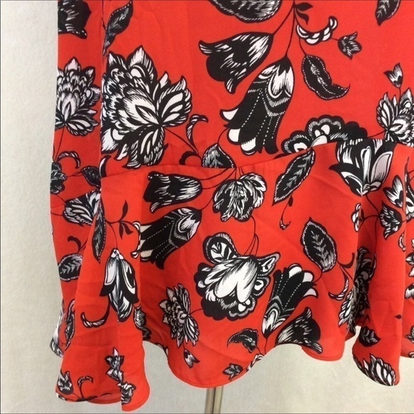 Vince Camuto red sleeveless asymmetrical hem top - Picture 3 of 8